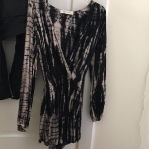 Black and beige v-neck long sleeve romper